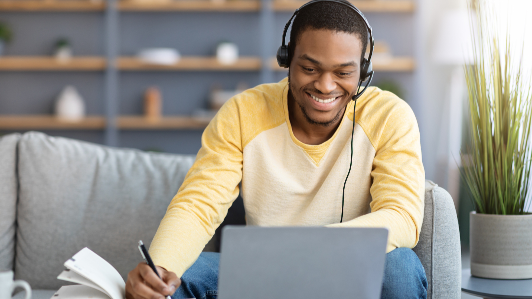 Online English course – international student studying ESL with CLLC from home.